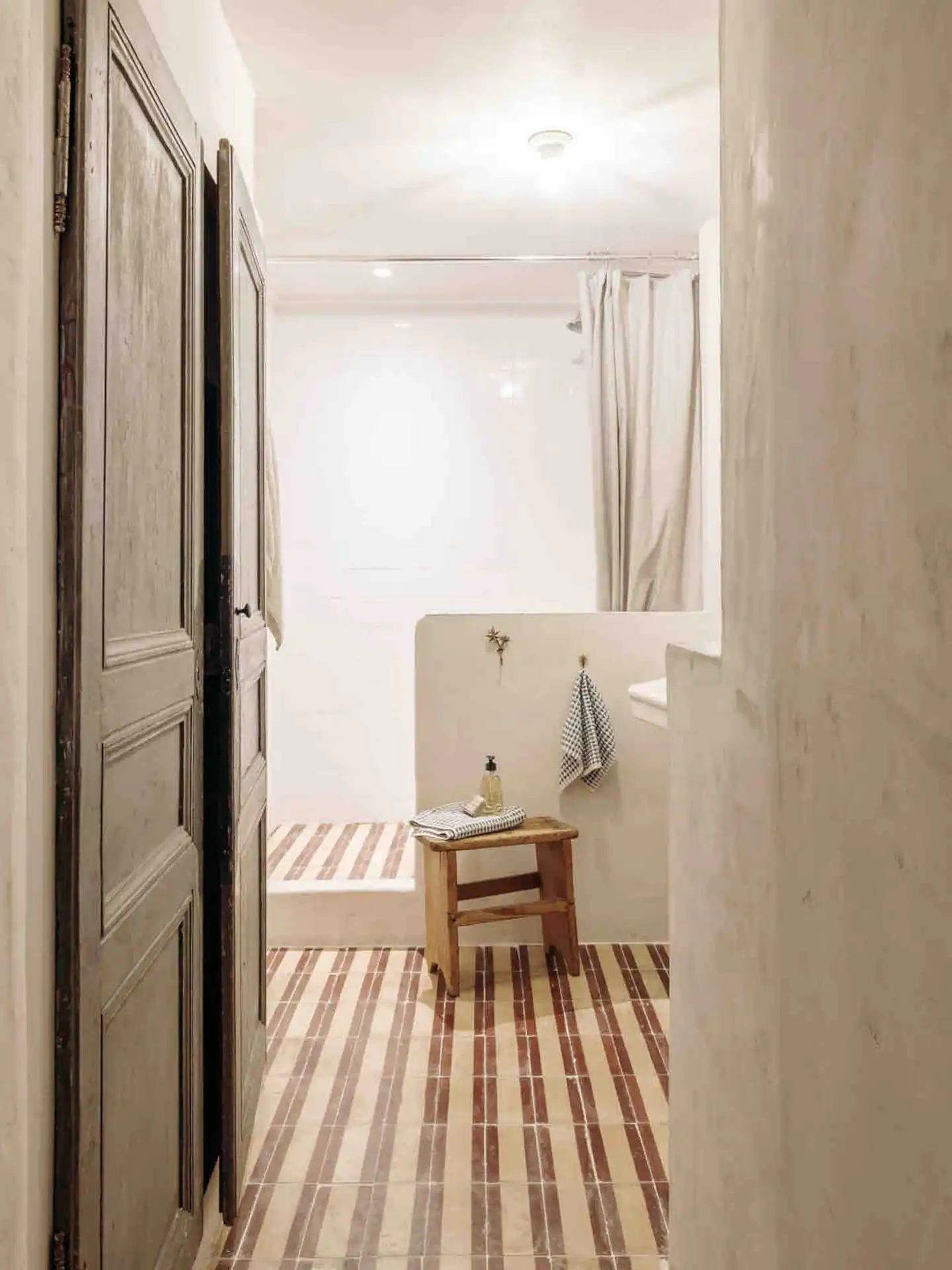 salle de bain murs enduits Maisons Clotilde