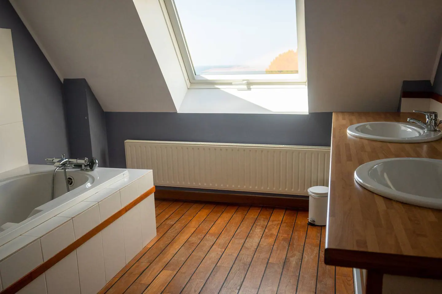 salle de bain mansardée maison Bretagne vue mer salle de bain mansardée maison Bretagne vue mer