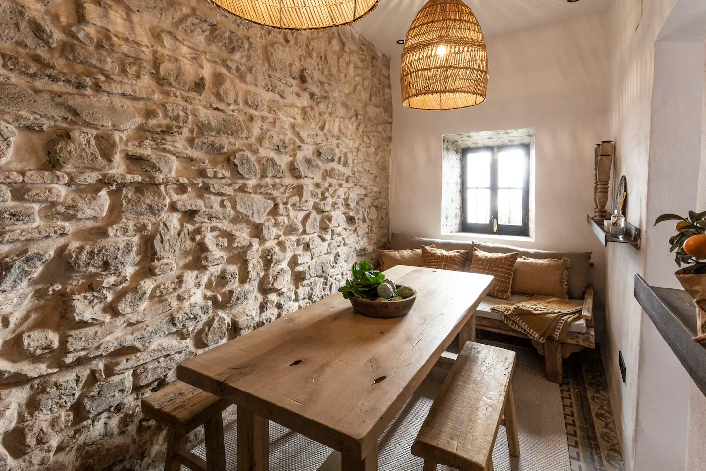 salle à manger mur en pierres