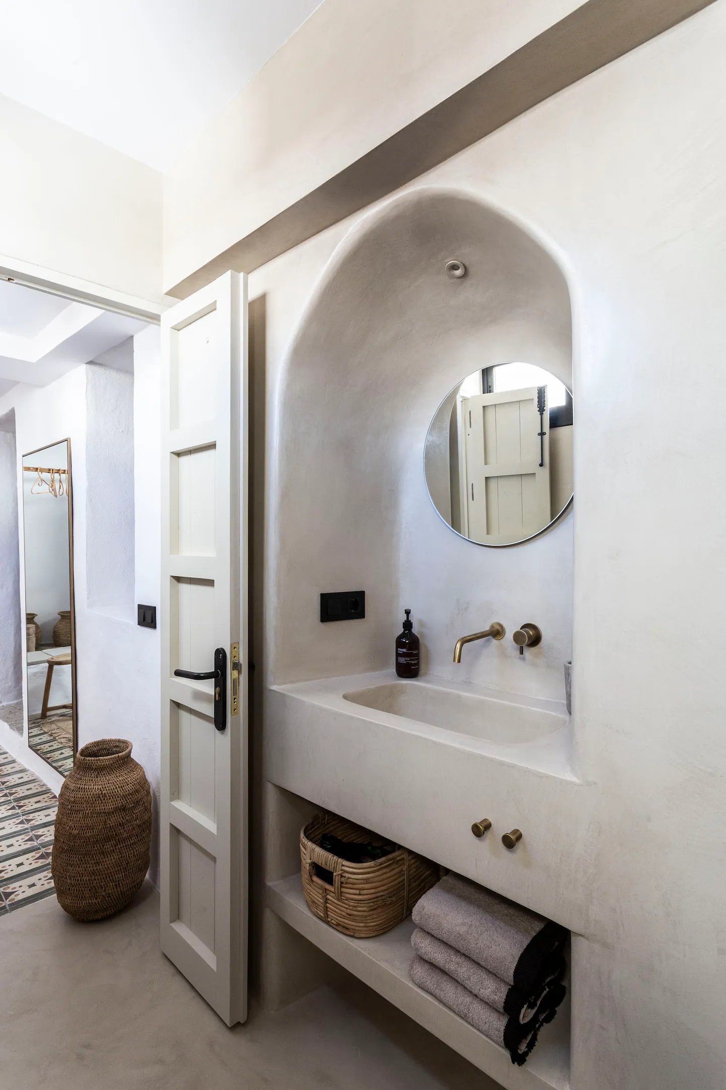 salle de bain murs enduits