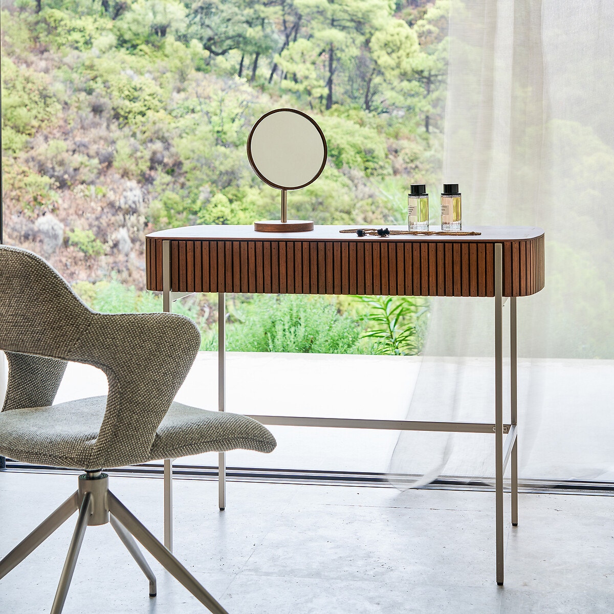 petit bureau ovale catalogue AM PM 2024 petit bureau ovale catalogue AM PM 2024