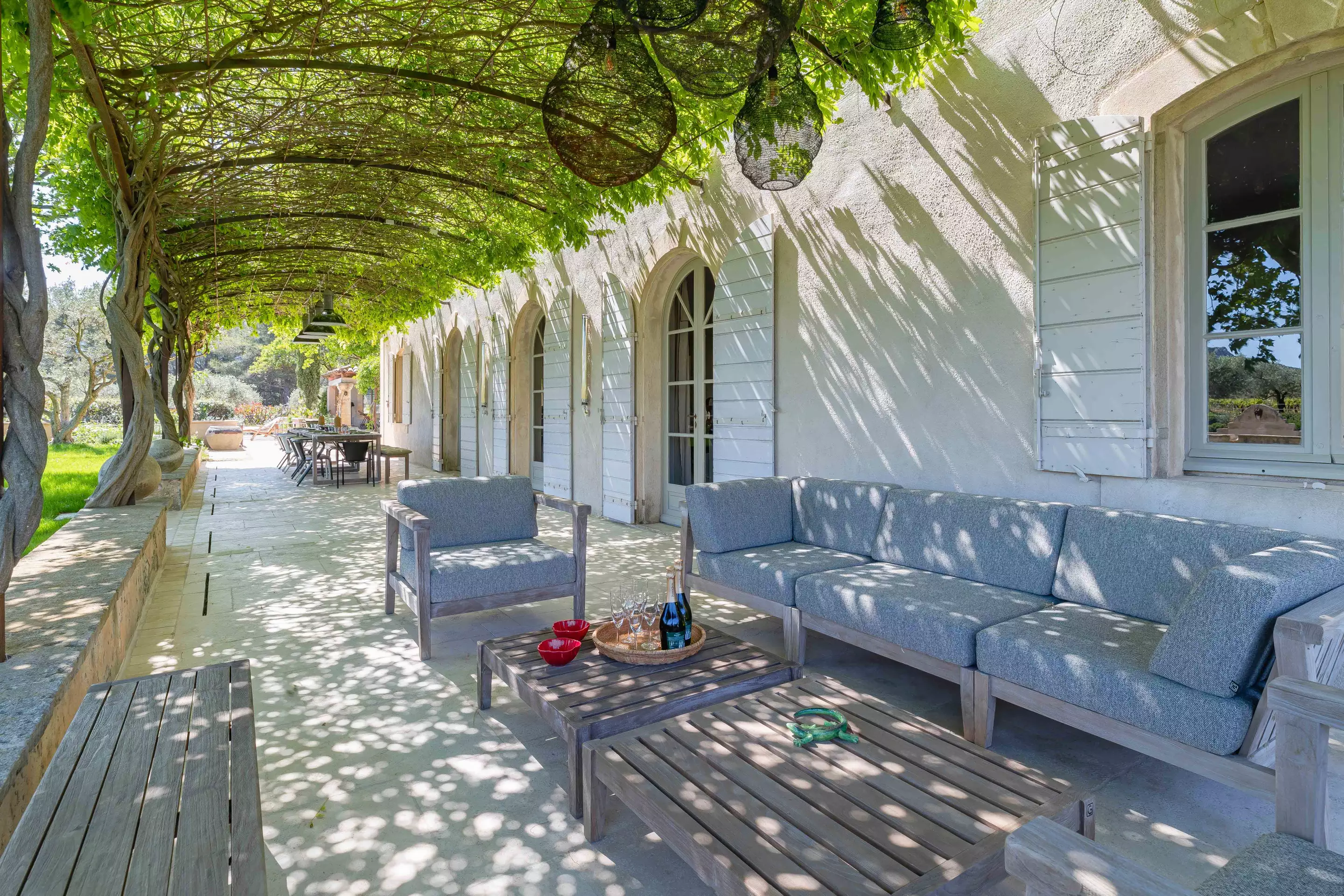 terrasse avec pergola et treille maison Provence Bastide Bellavista terrasse avec pergola et treille maison Provence Bastide Bellavista