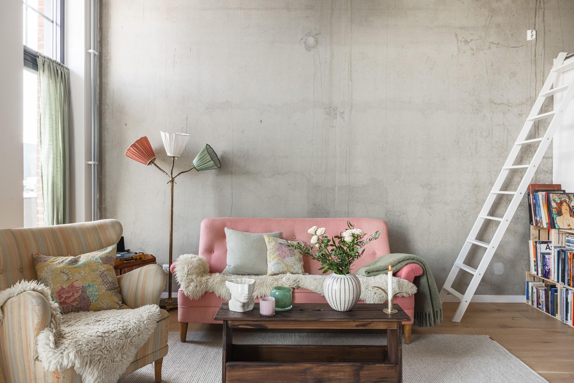 salon avec canapé rose décoration scandinave