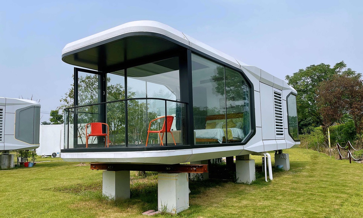 tiny house préfabriquée à l tiny house préfabriquée à l'allure futuriste 40m2
