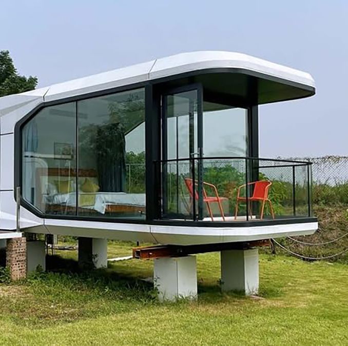 mini maison préfabriquée à l mini maison préfabriquée à l'allure futuriste 40m2