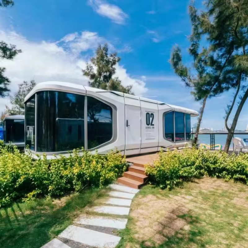 mini maison préfabriquée à l mini maison préfabriquée à l'allure futuriste 40m2