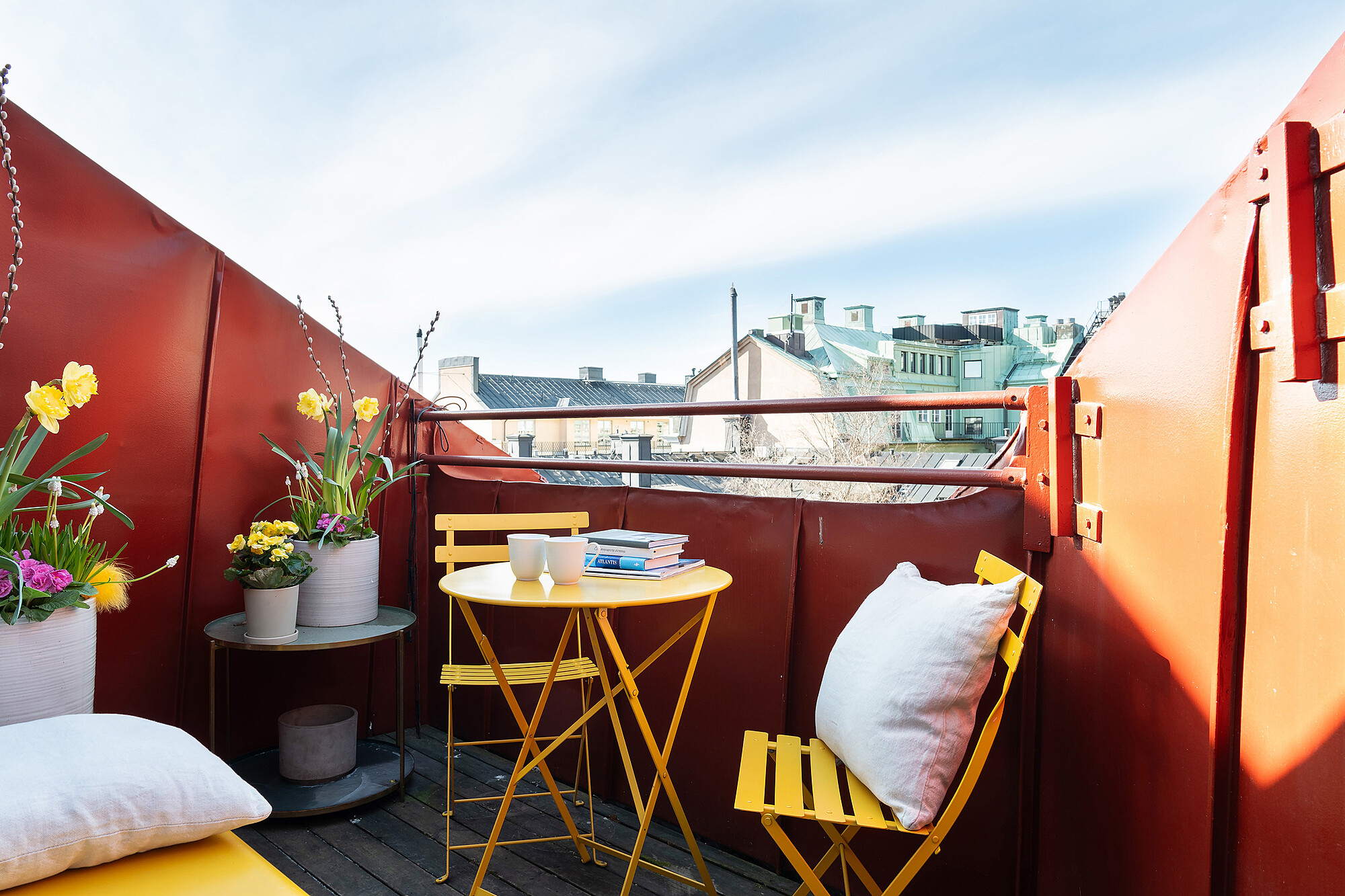 terrasse appartement sous les toits décoration contemporaine colorée terrasse appartement sous les toits décoration contemporaine colorée