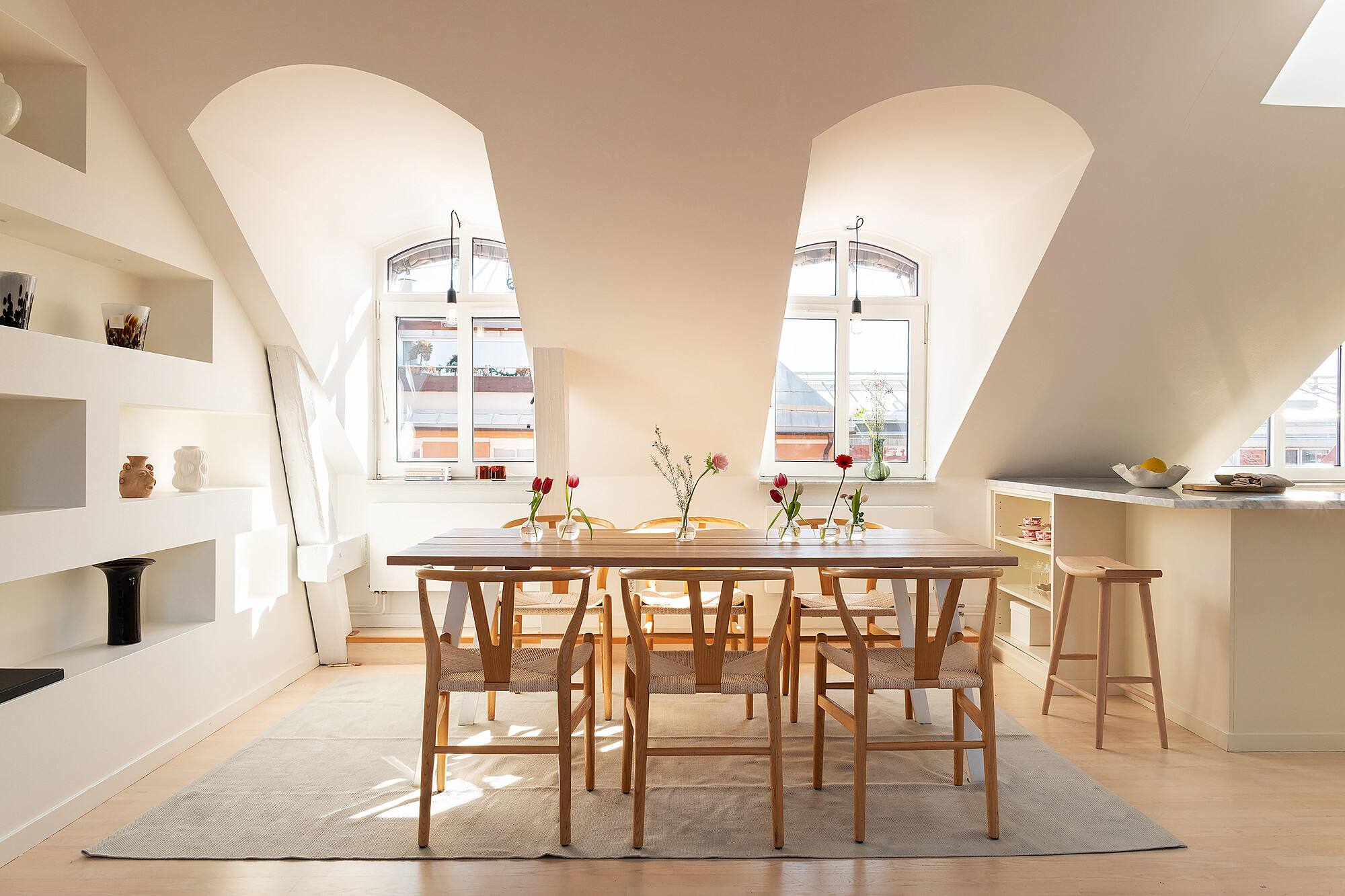 salle à manger appartement sous les toits mansardé décoration contemporaine salle à manger appartement sous les toits mansardé décoration contemporaine