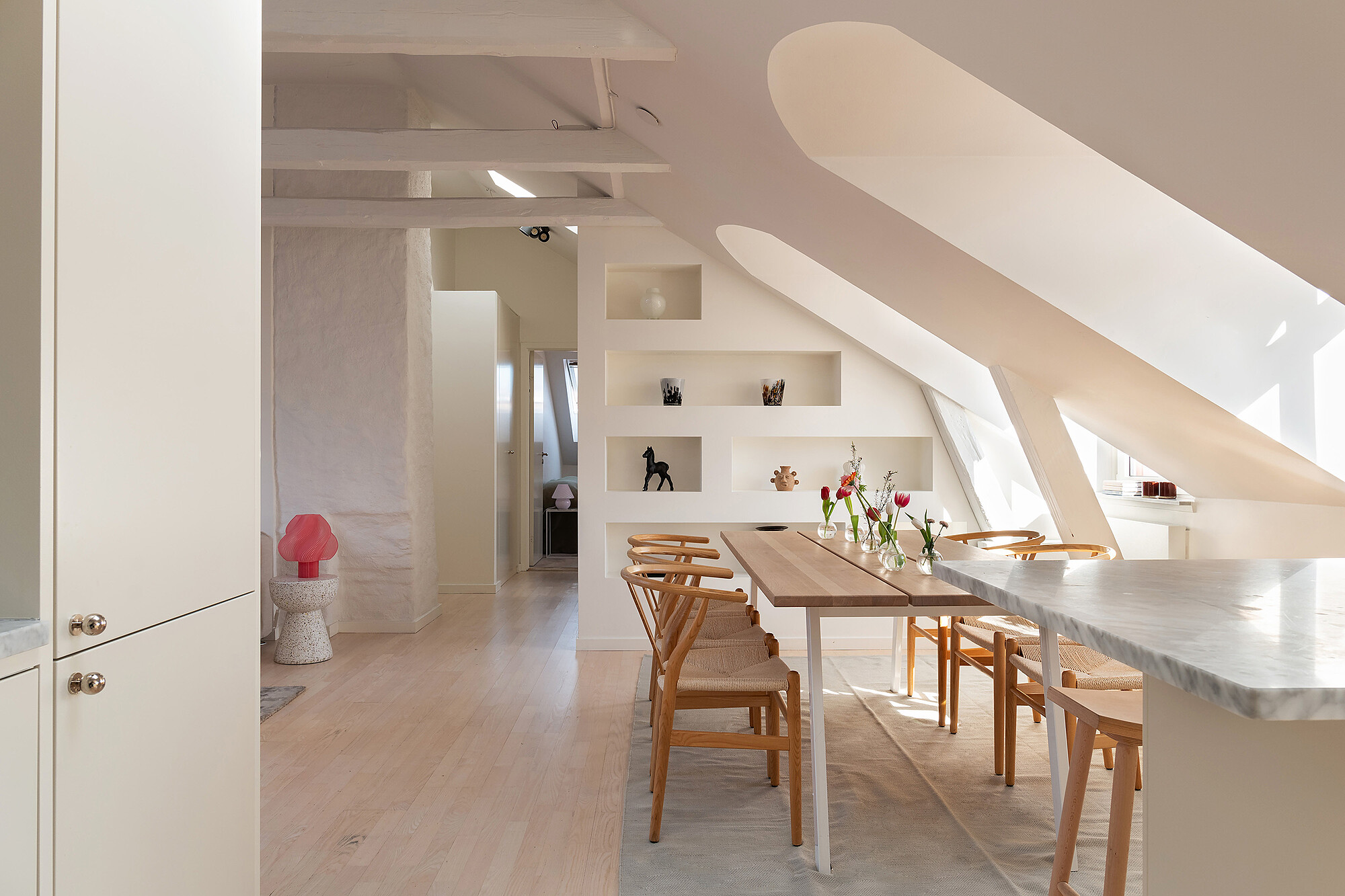 salle à manger appartement sous les toits mansardé décoration contemporaine salle à manger appartement sous les toits mansardé décoration contemporaine