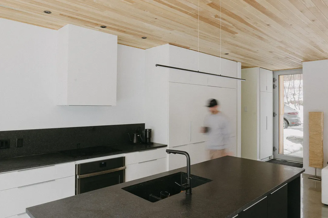 cuisine design noire et blanche Hintershelter Québec cuisine design noire et blanche Hintershelter Québec