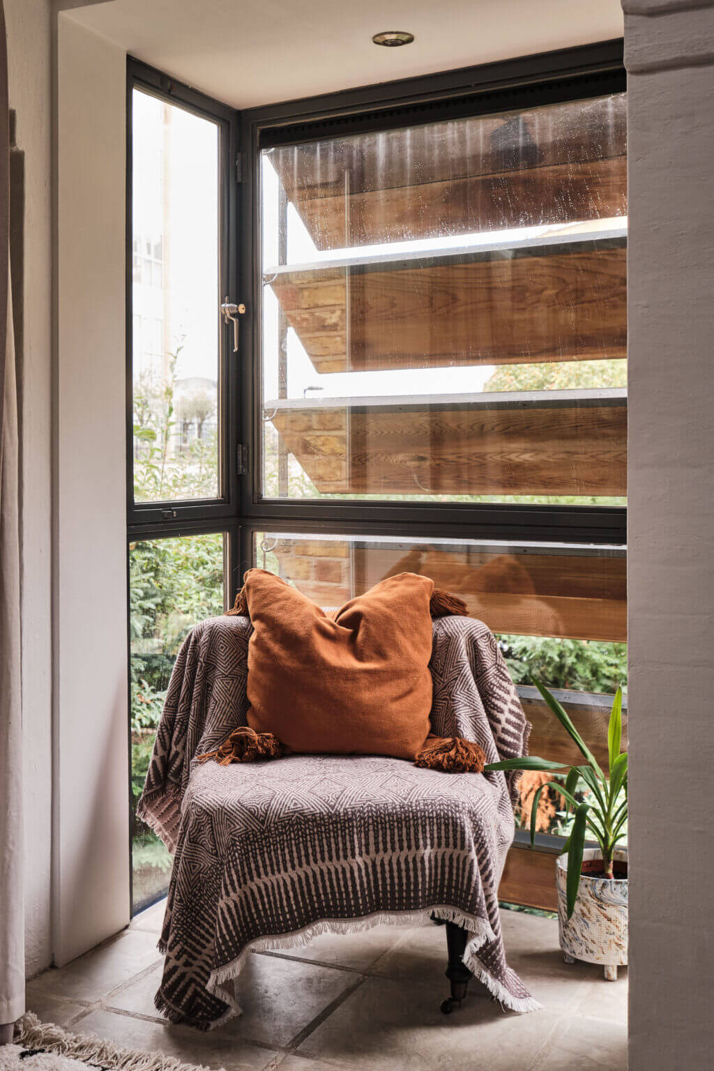 salon avec fauteuil