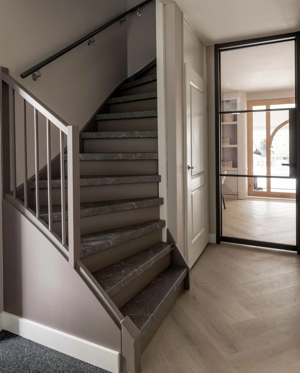 entrée avec escalier entrée avec escalier