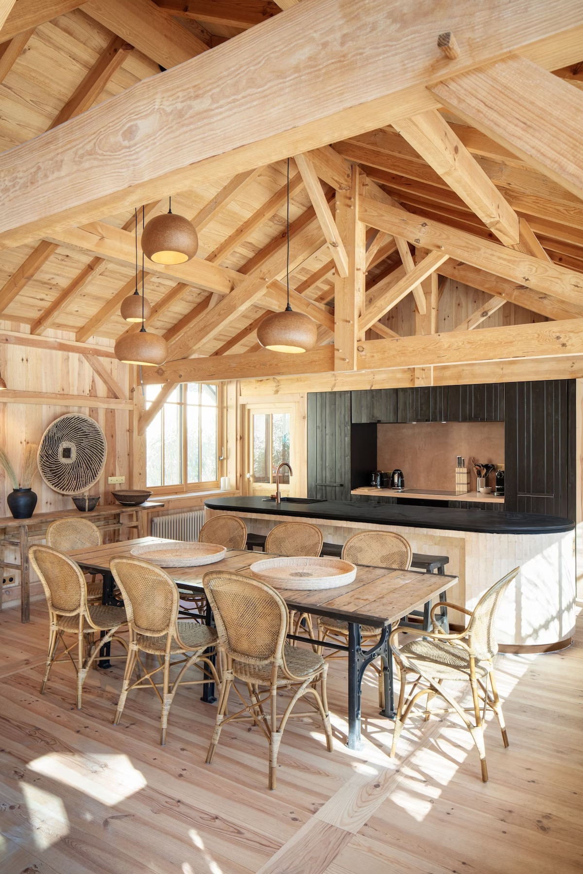 salle à manger avec cuisine ouverte maison en bois avec piscine Cap Ferret salle à manger avec cuisine ouverte maison en bois avec piscine Cap Ferret