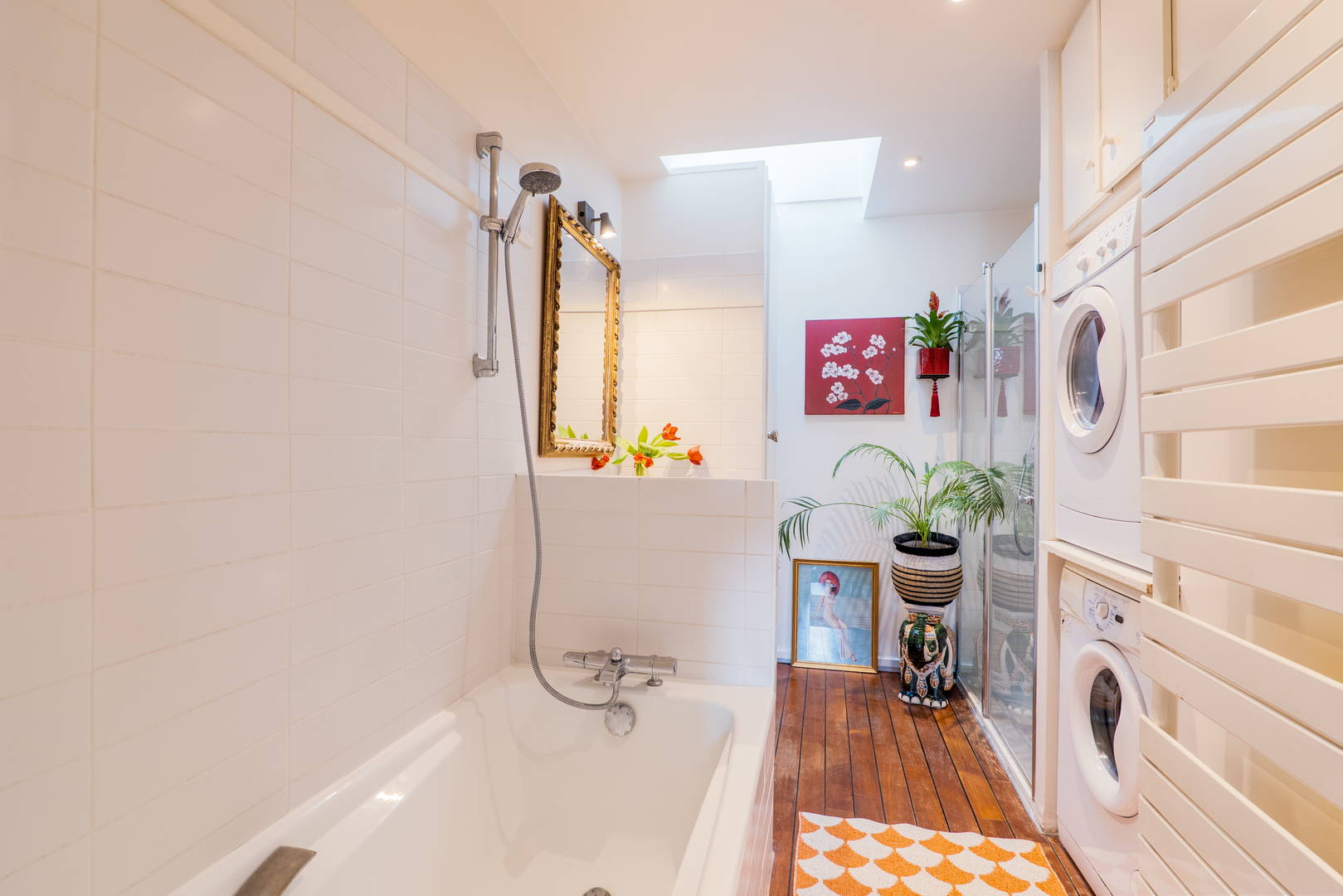 salle de bain avec espace buanderie