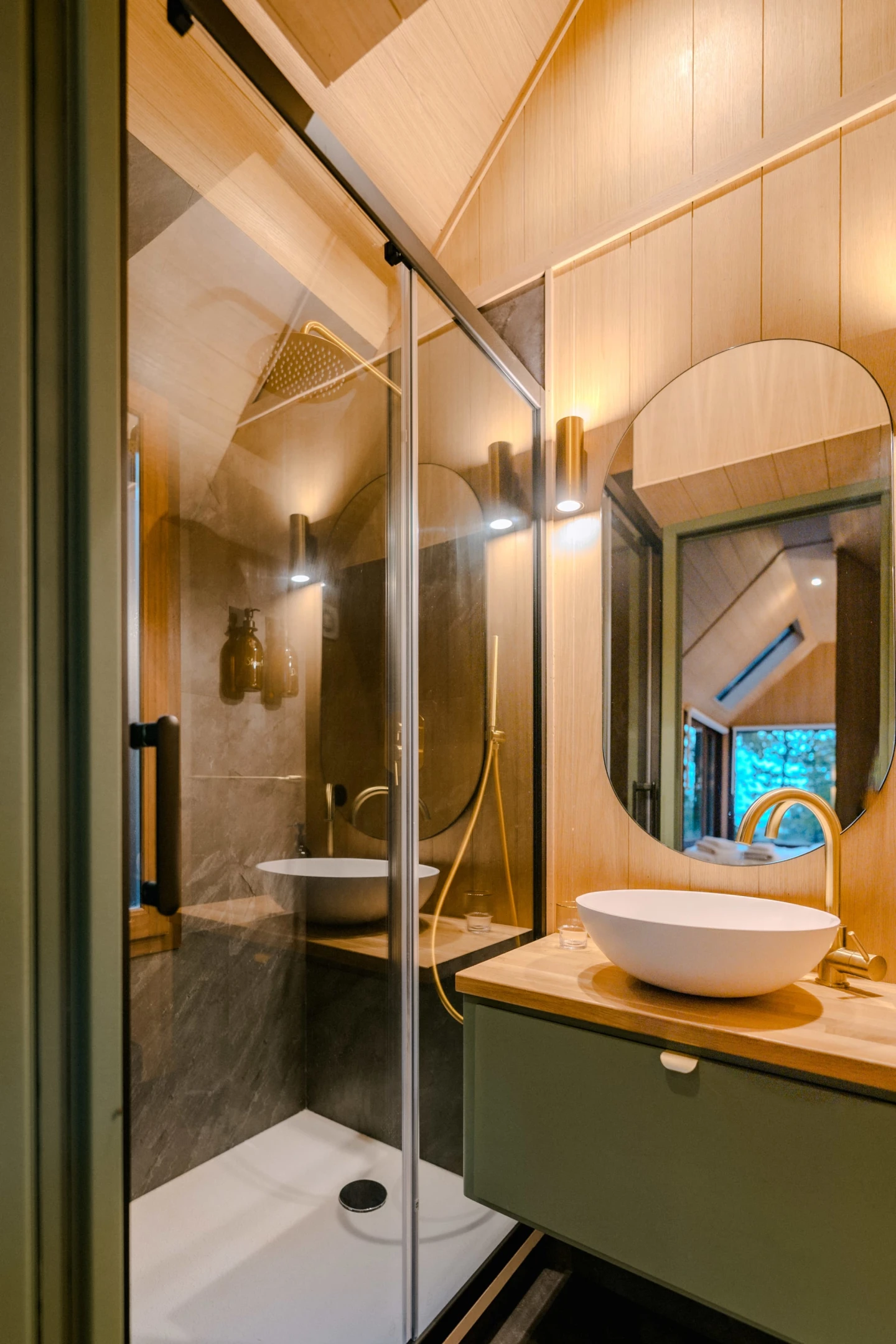 salle de bain verte et bois Pampa Lodge