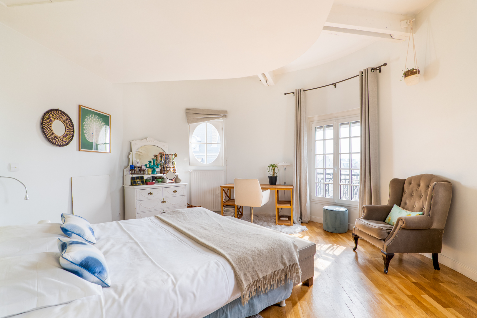 chambre avec oeil de boeuf appartement Paris