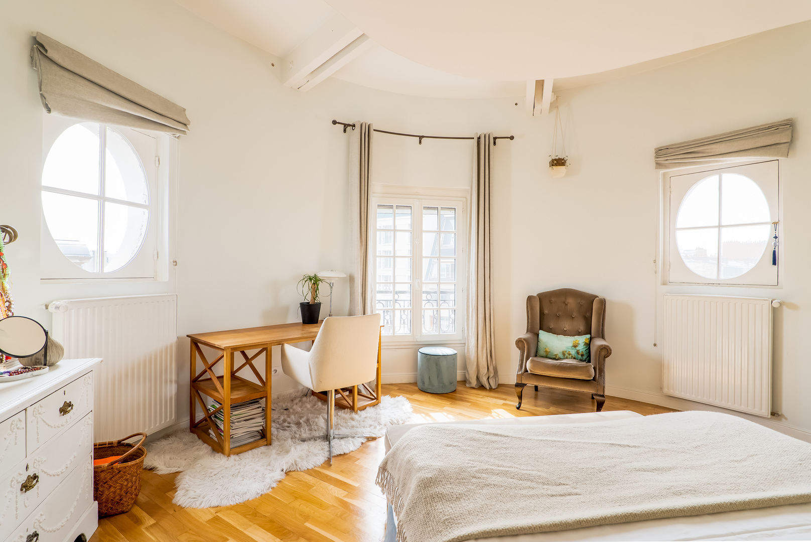 chambre avec oeil de boeuf appartement Paris