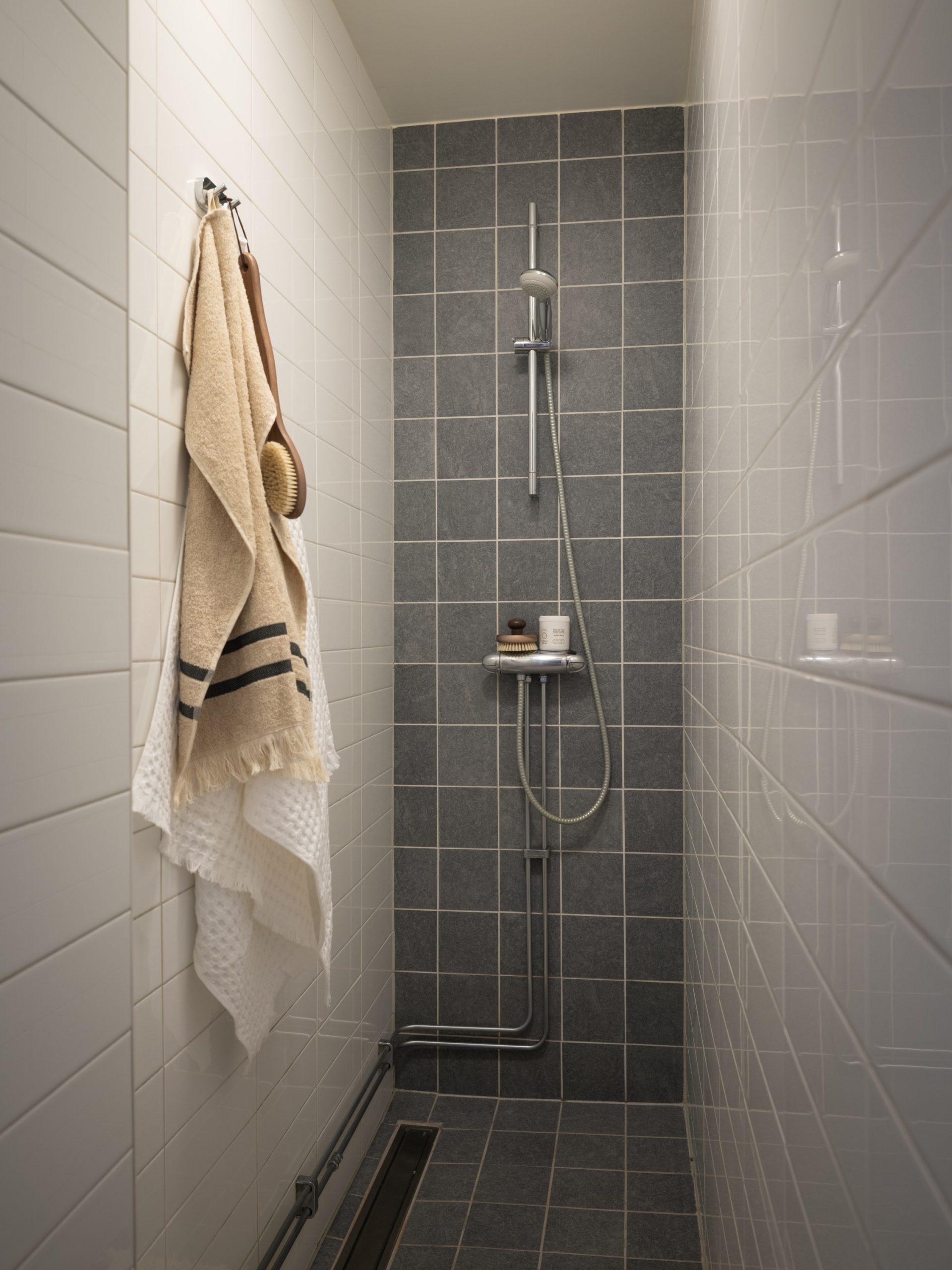 salle de bain grise