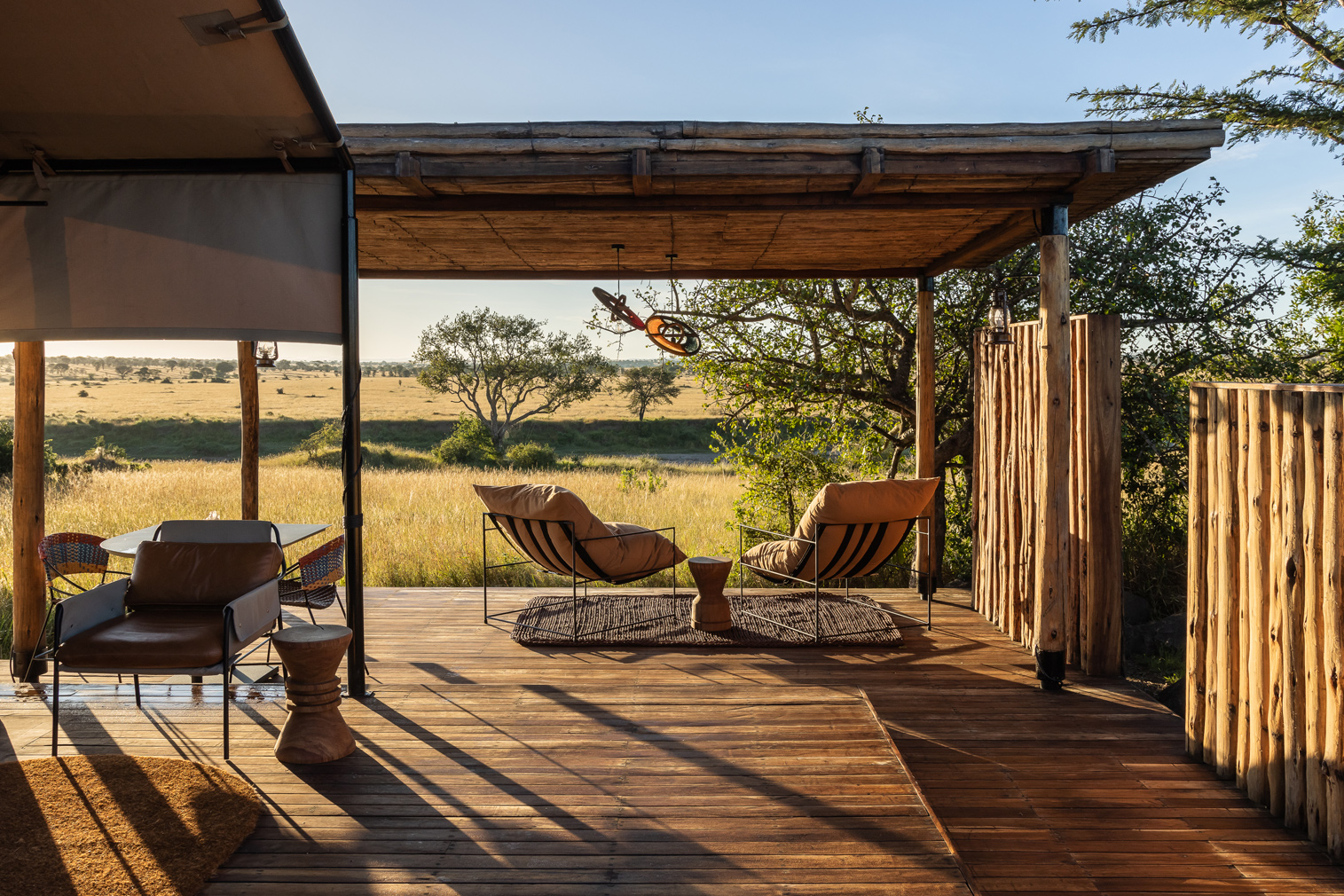 terrasse avec pergola Singita Mara River Tented Camp terrasse avec pergola Singita Mara River Tented Camp