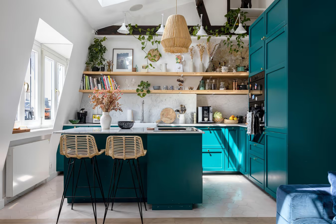 cuisine ouverte bleu turquoise appartement Paris 