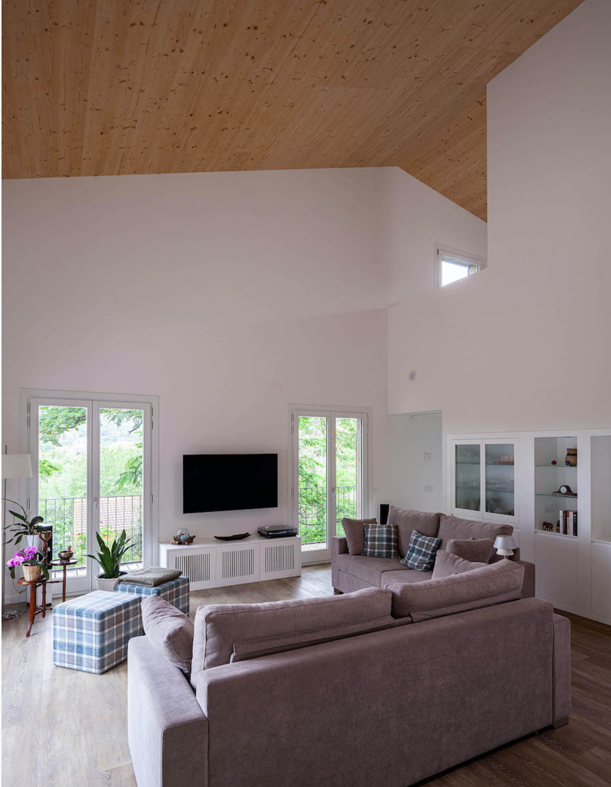 salon double hauteur maison préfabriquée et biopassive en bois House Habitat