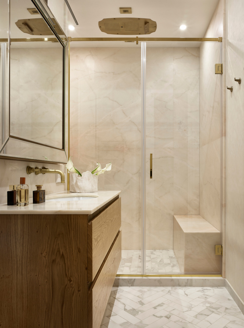 salle de bain marbre et laiton décoration contemporaine