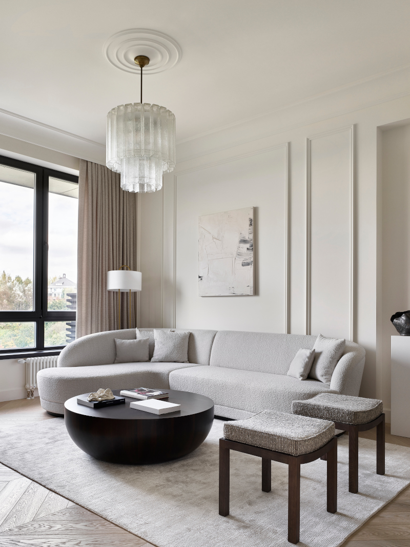 salon avec moulures décoration contemporaine