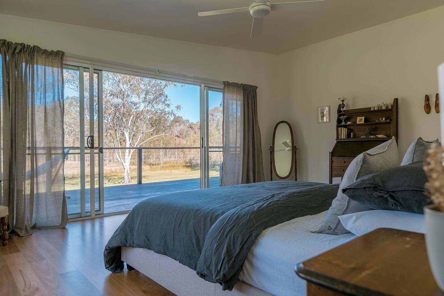 chambre bleue avec baie vitrée maison en bois chambre bleue avec baie vitrée maison en bois