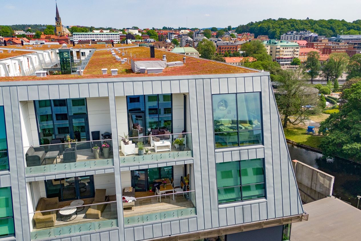 immeuble moderne avec terrasses