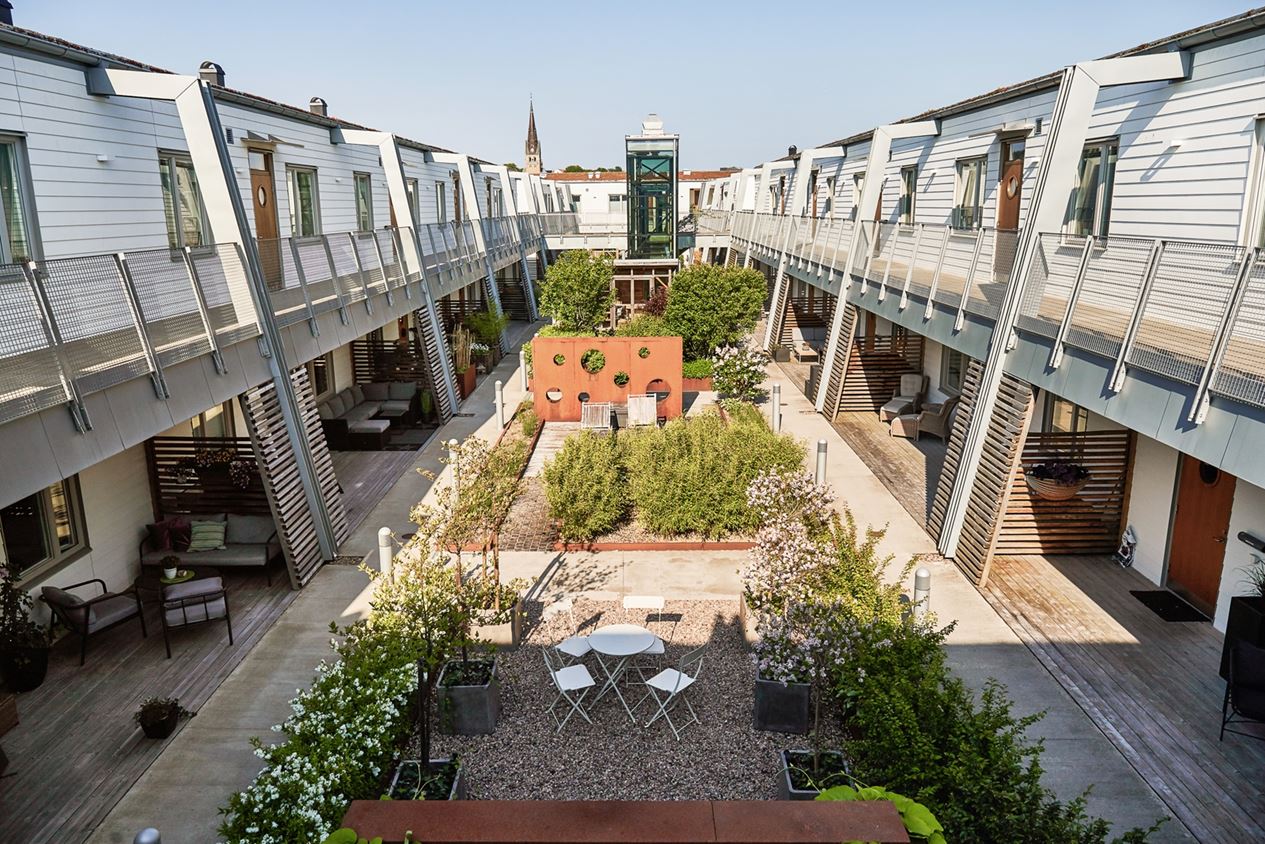 immeuble moderne avec terrasses