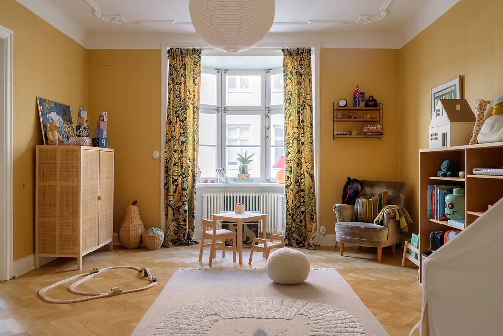 chambre enfant murs jaunes