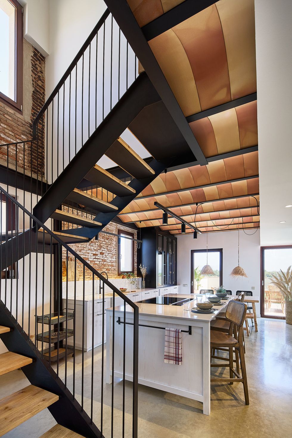 cuisine et escalier maison rustique à la décoration naturelle et industrielle cuisine et escalier maison rustique à la décoration naturelle et industrielle