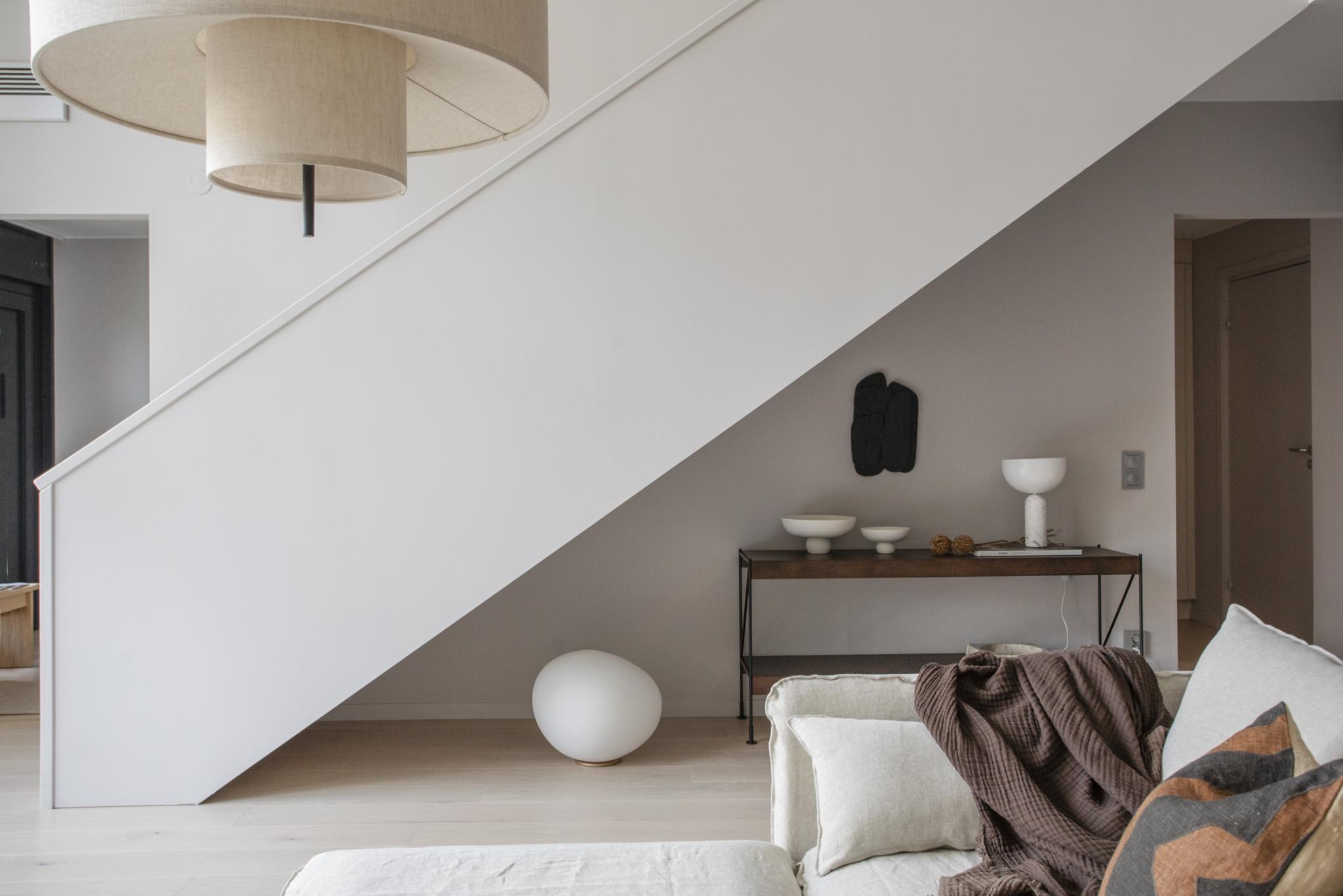 escalier design blanc