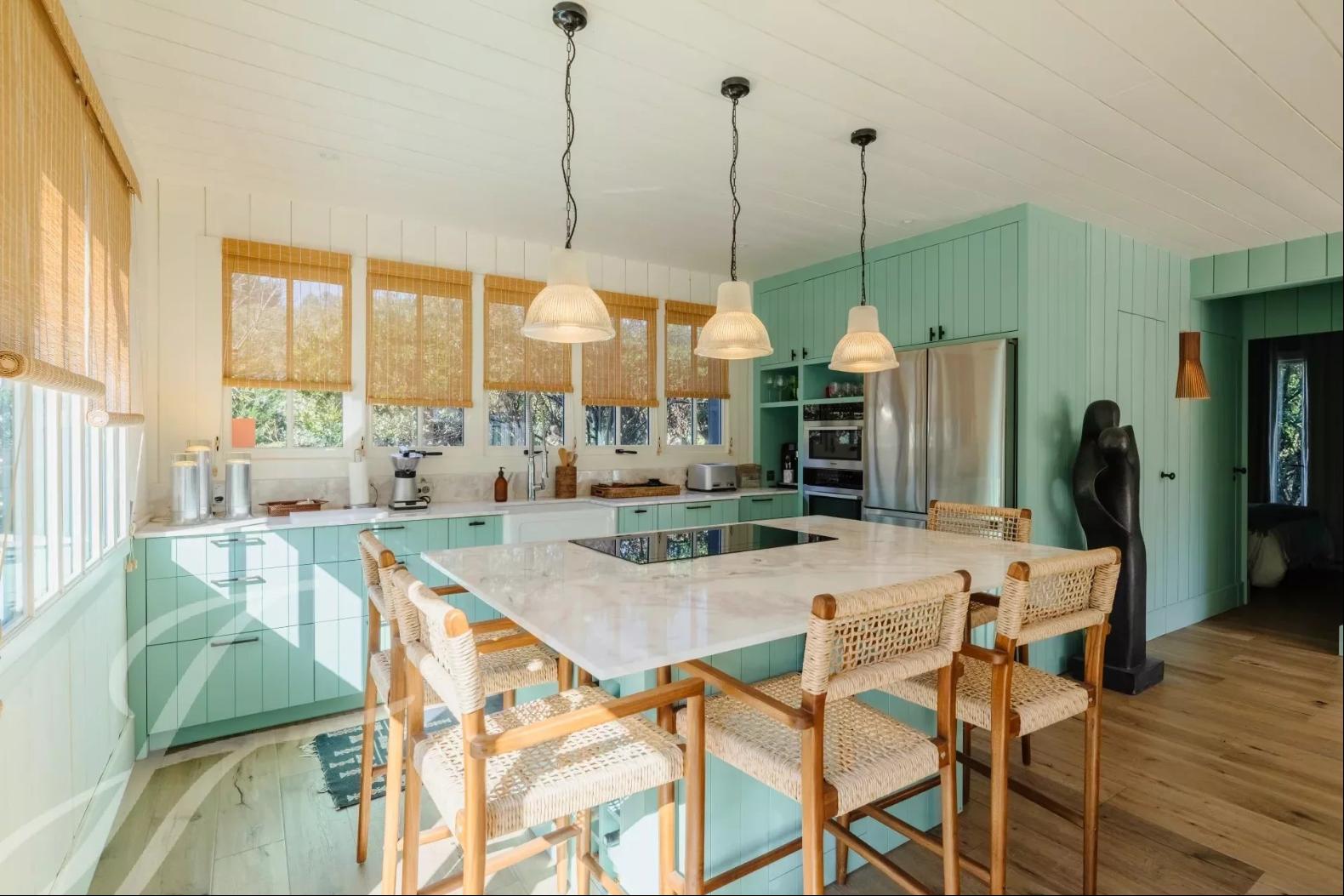 cuisine bleue turquoise maison en bois style Cap Ferret cuisine bleue turquoise maison en bois style Cap Ferret