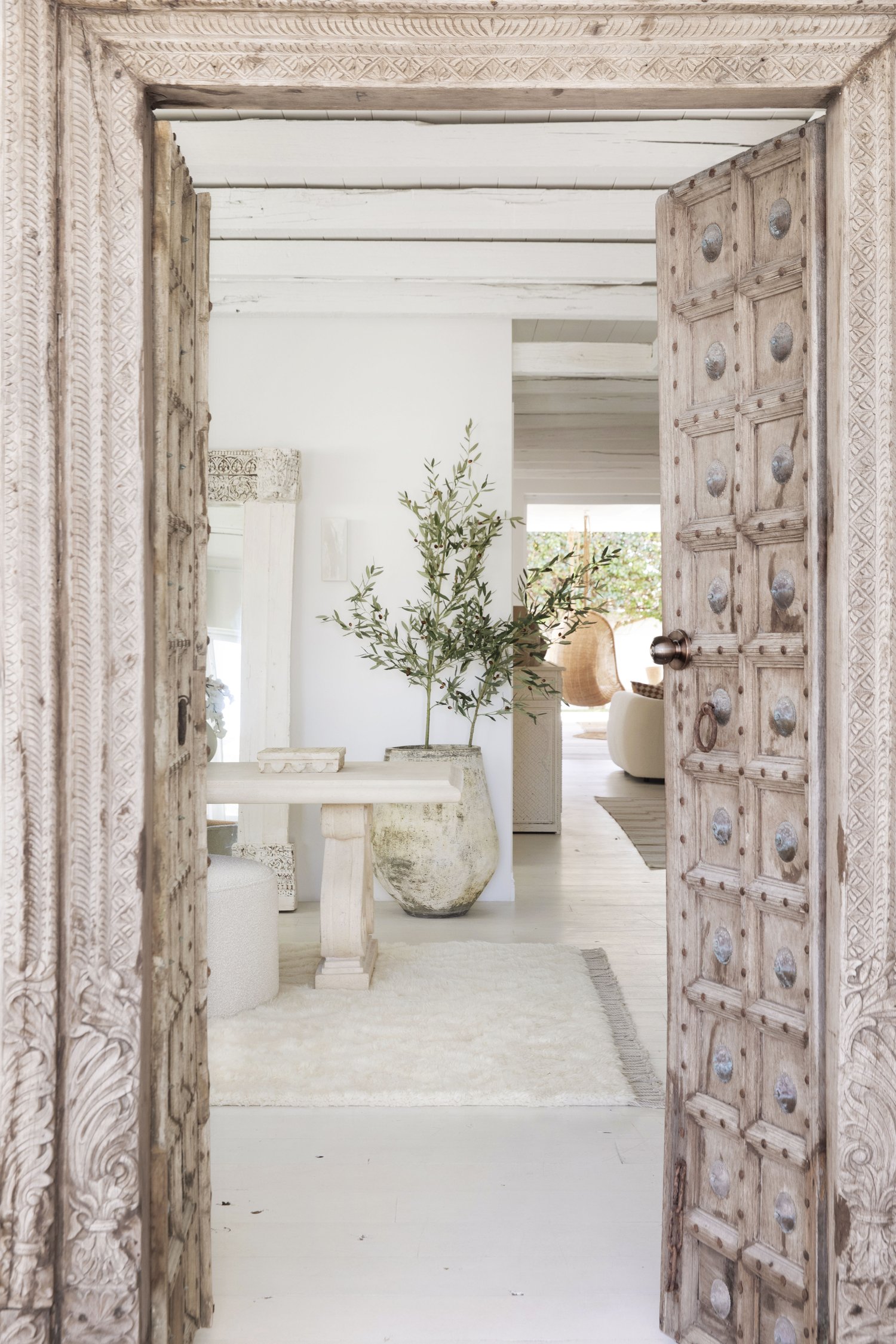 entrée avec porte ancienne maison de plage Australie Rolling Seas décoration blanche entrée avec porte ancienne maison de plage Australie Rolling Seas décoration blanche