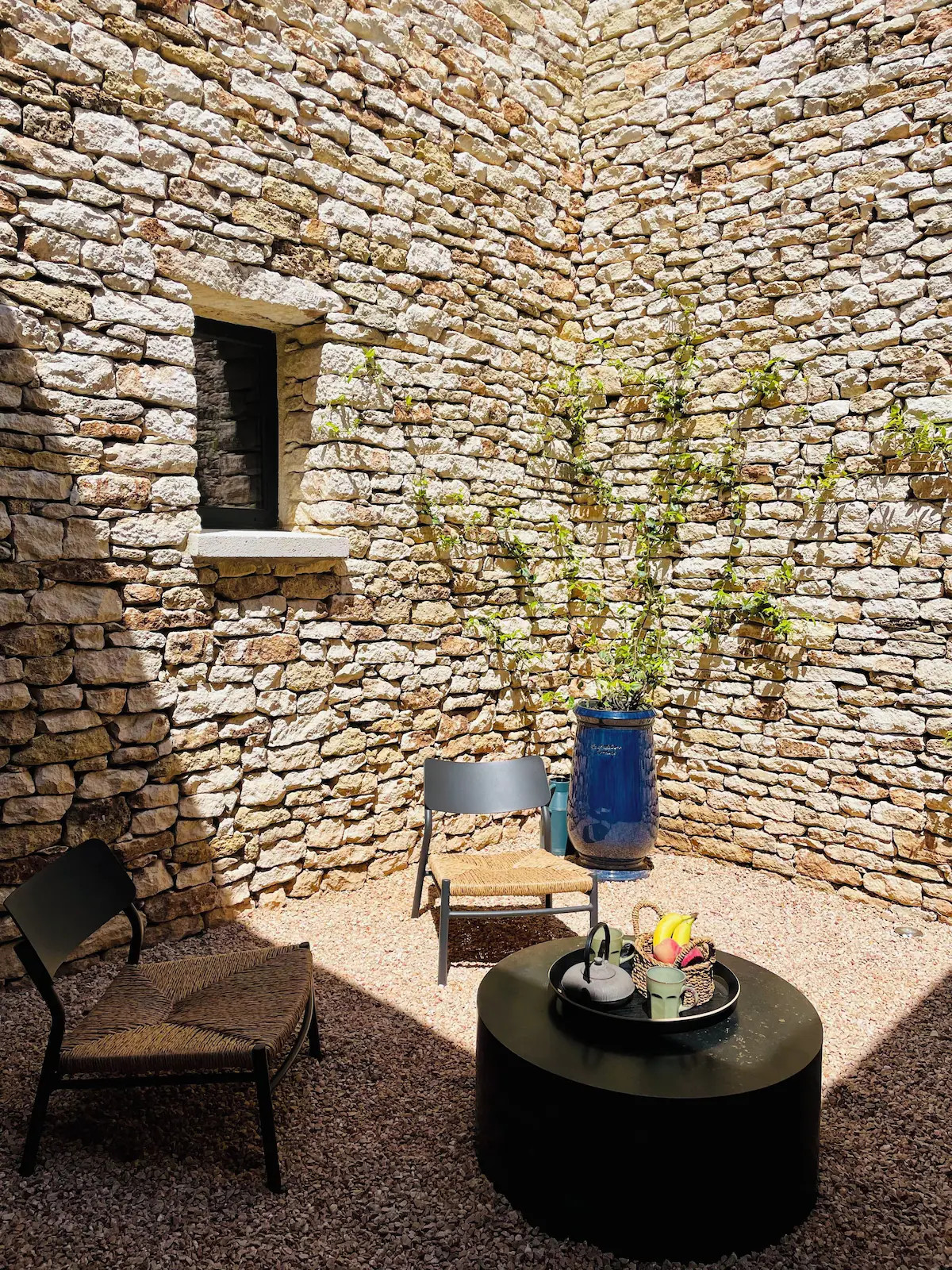 maison en pierres sèches contemporaine avec piscine Gordes villa AVA maison en pierres sèches contemporaine avec piscine Gordes villa AVA