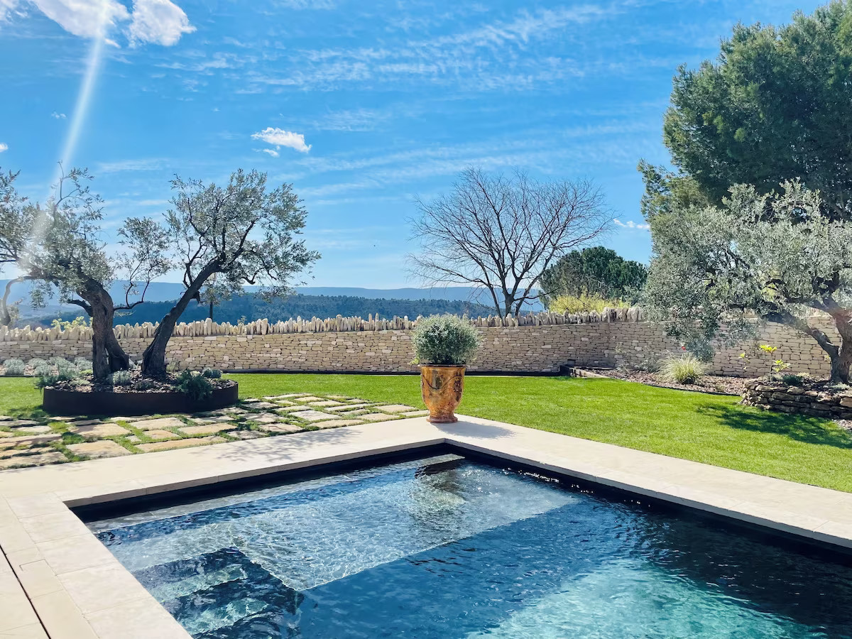 jardin avec piscine maison Gordes villa AVA jardin avec piscine maison Gordes villa AVA