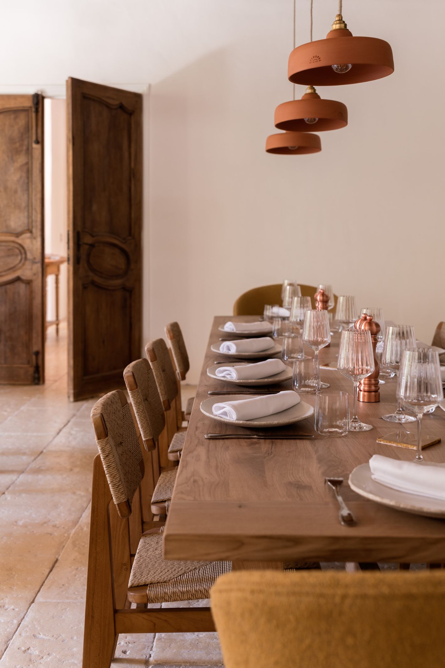 salle à manger maison en pierre Le Hameau des Baux Les Petites Maisons