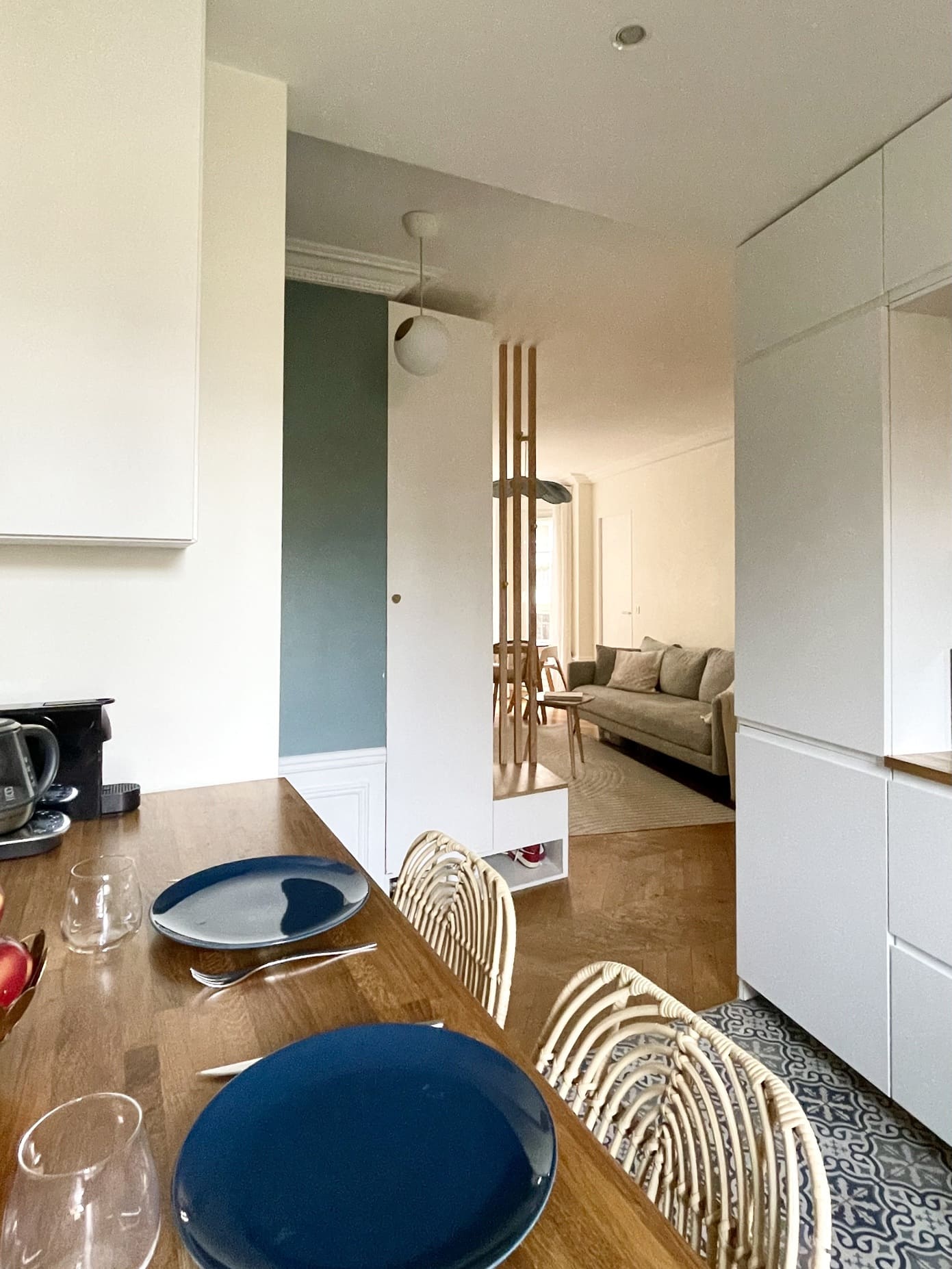 cuisine décoration contemporaine appartement rénové près de Paris par Charlotte Gille de Happy Pog