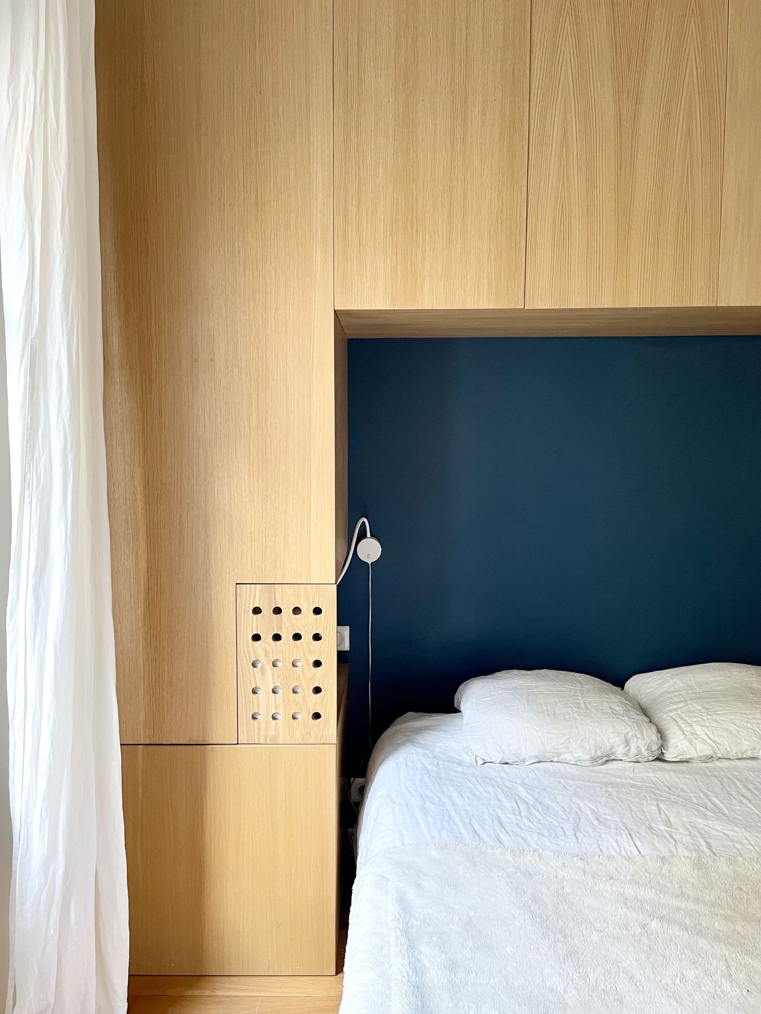 chambre avec meuble pont décoration contemporaine par Charlotte Gille de Happy Pog