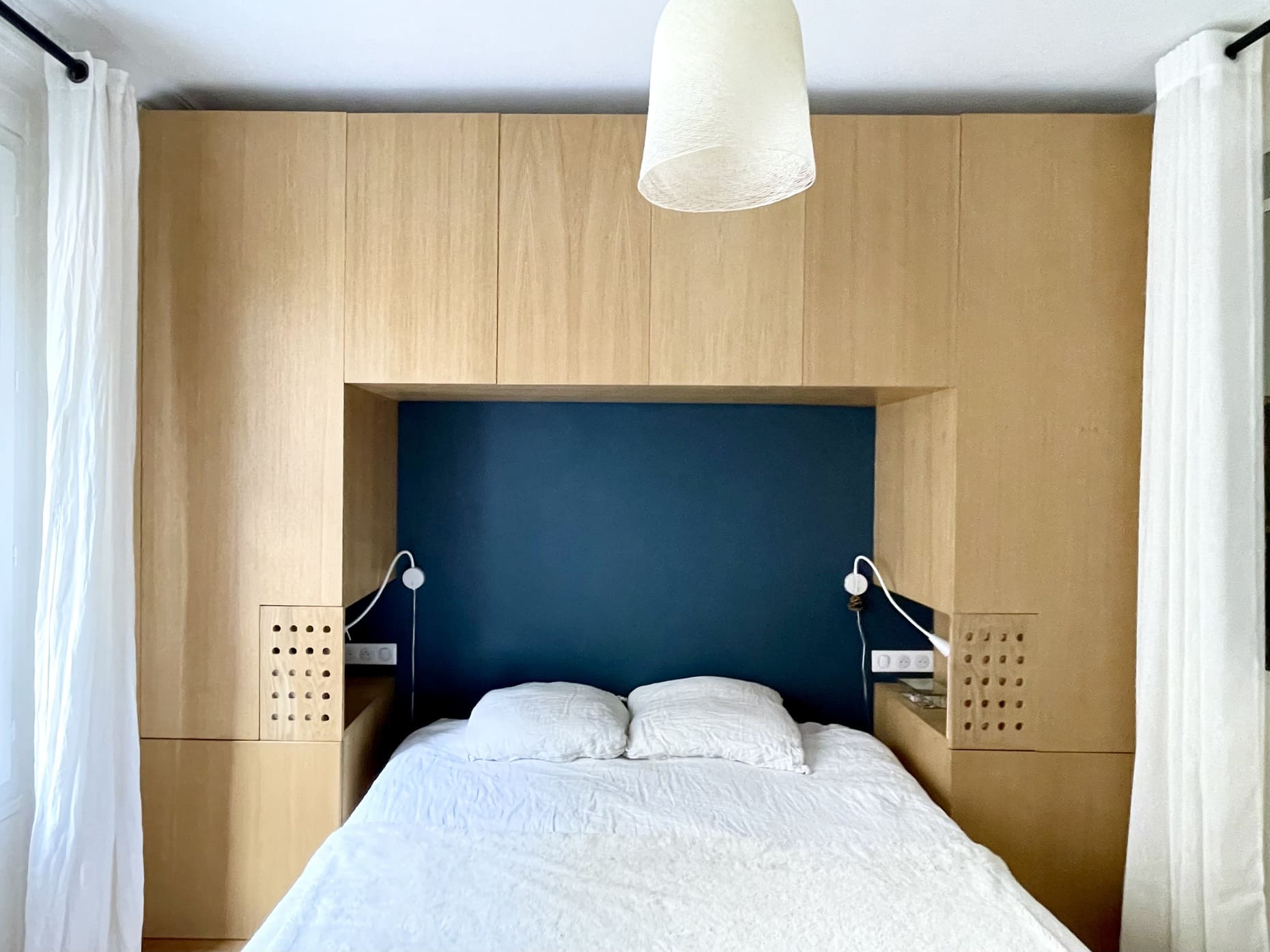 chambre avec meuble pont décoration contemporaine par Charlotte Gille de Happy Pog