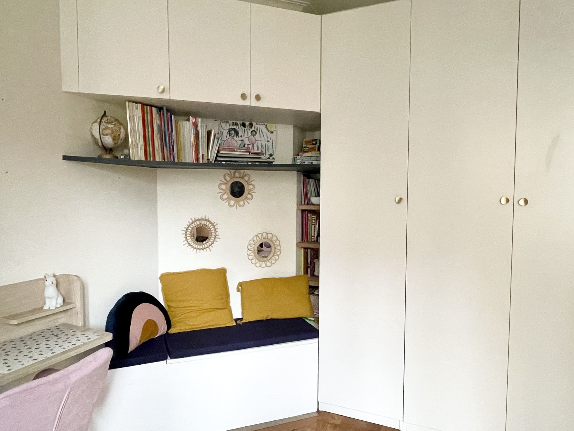 dressing d'angle décoration contemporaine appartement rénové près de Paris par Charlotte Gille de Happy Pog
