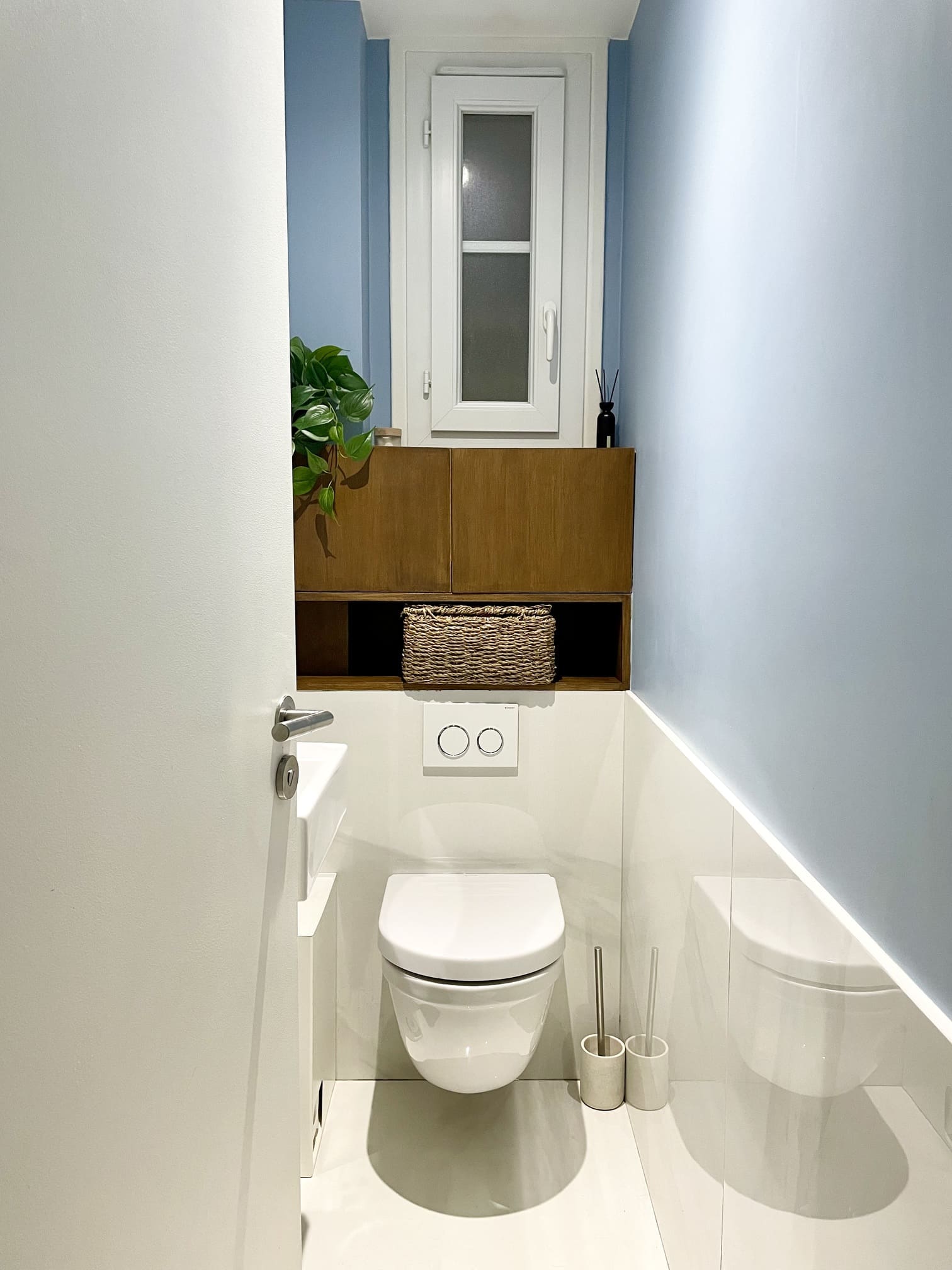toilettes suspendues appartement rénové près de Paris par Charlotte Gille de Happy Pog