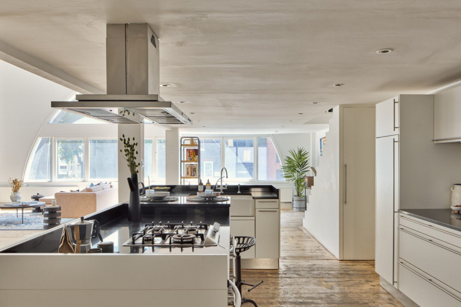 cuisine blanche design sous mezzanine