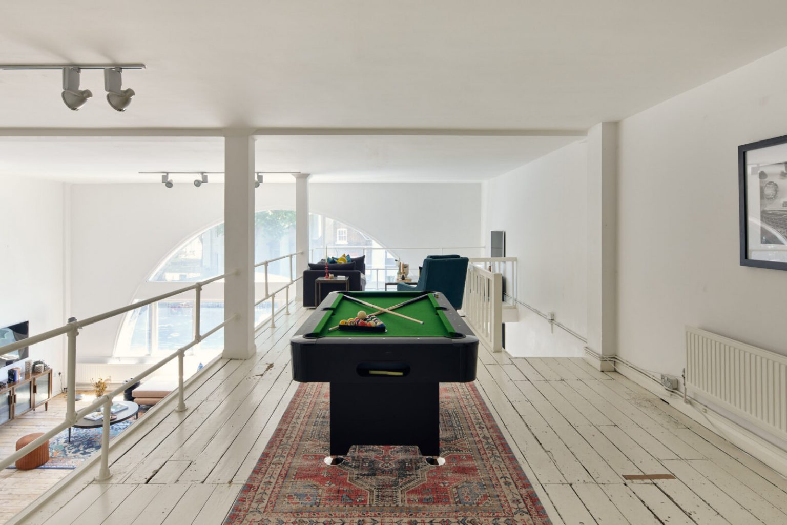 billard sur mezzanine loft en duplex