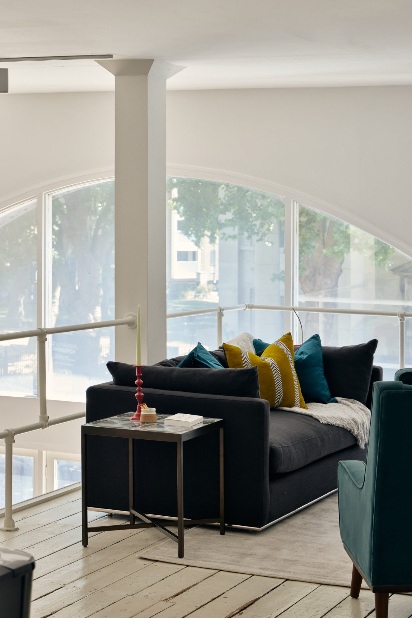 salon sur mezzanine loft en duplex
