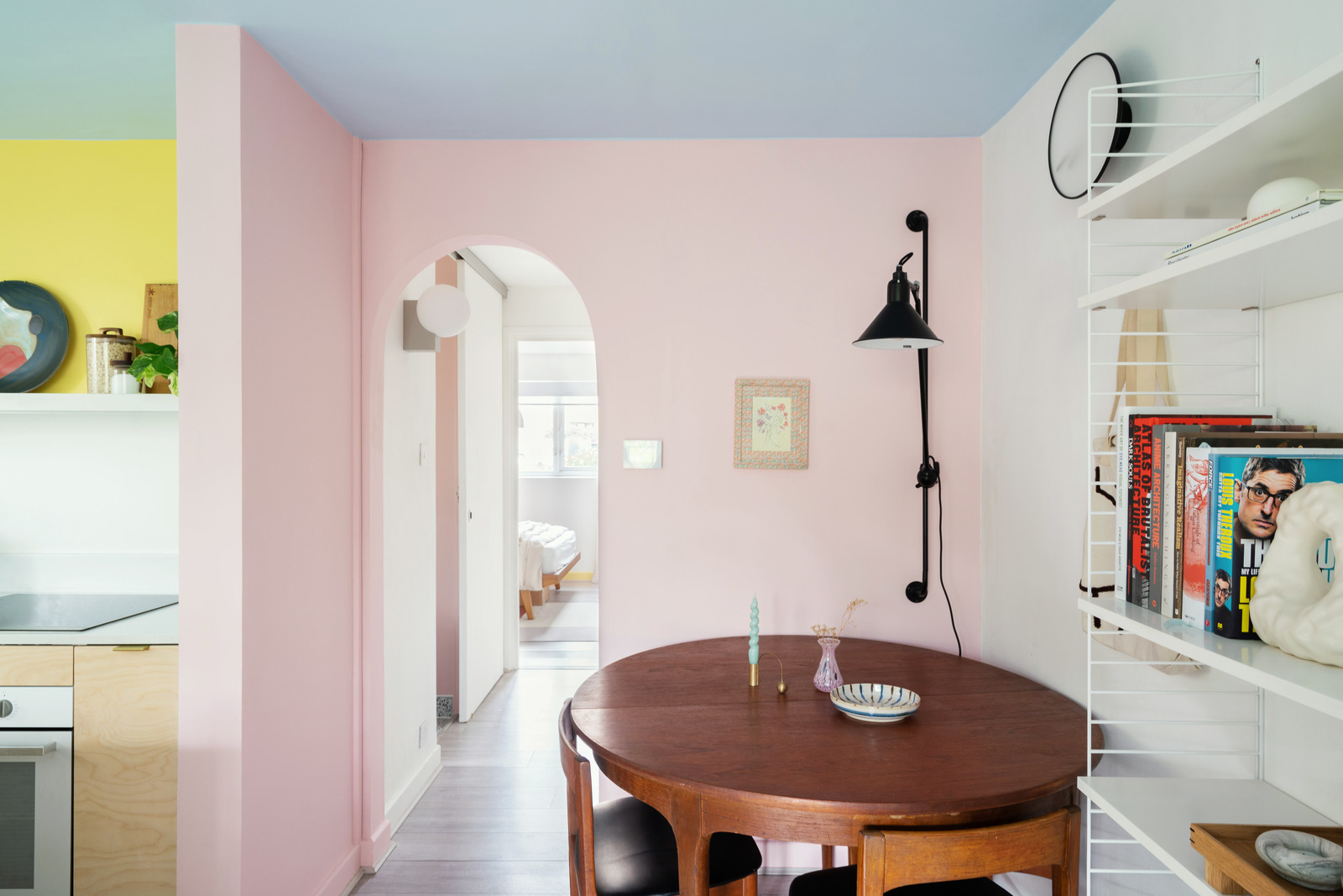 salle à manger teck vintage deux-pièces 35m2 décoration colorée salle à manger teck vintage deux-pièces 35m2 décoration colorée