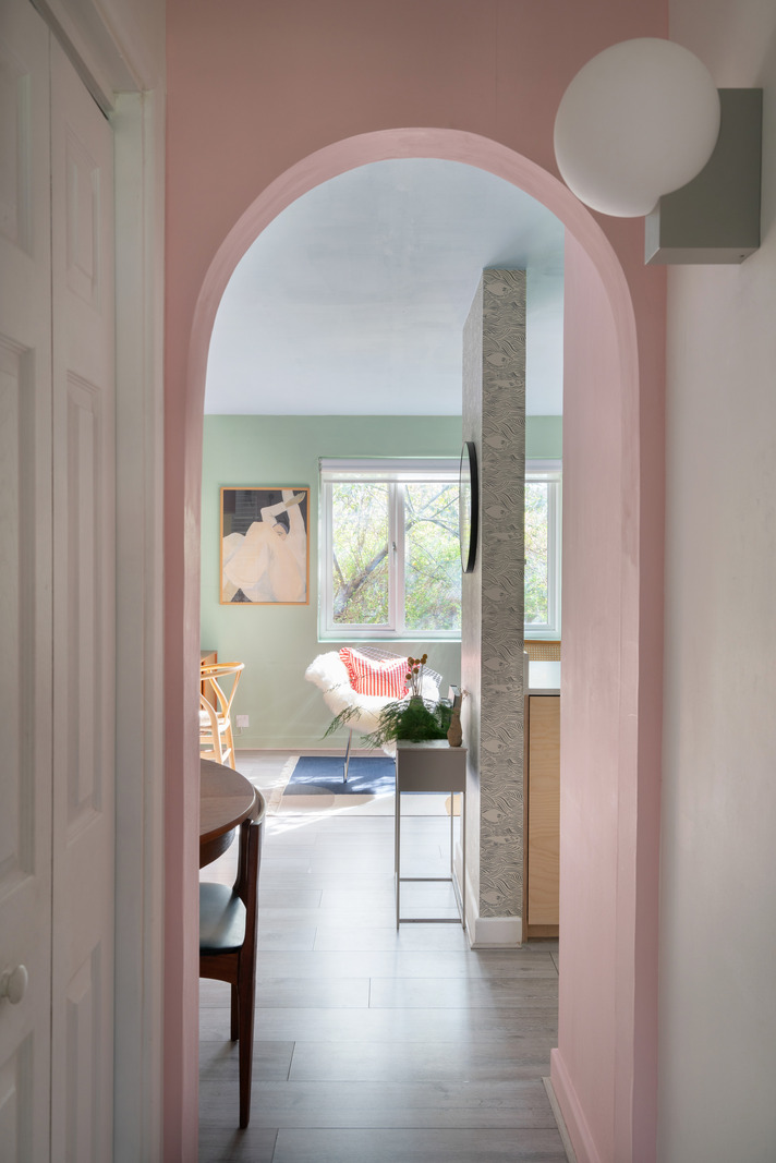 entrée avec arche deux-pièces 35m2 décoration colorée entrée avec arche deux-pièces 35m2 décoration colorée