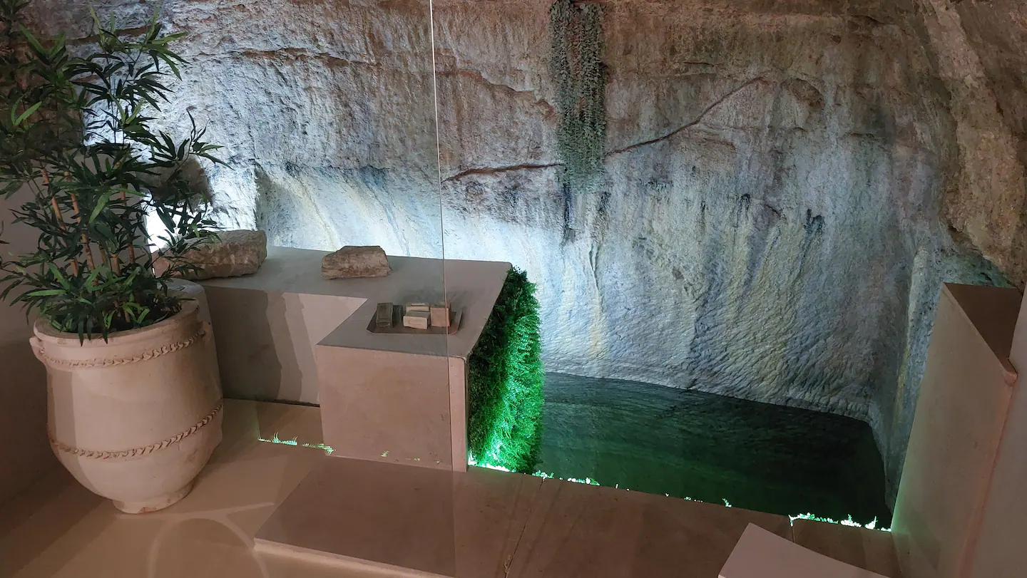 bain façon onsen maison en pierre rénovée La maison du Luberon bain façon onsen maison en pierre rénovée La maison du Luberon