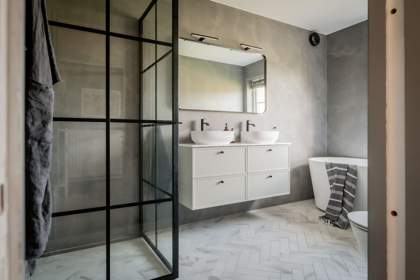 salle de bain gris béton maison en bois salle de bain gris béton maison en bois